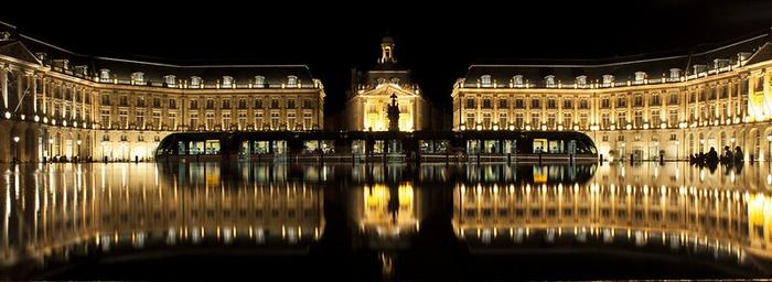 Bordeaux/immobilier/CENTURY21 Cabinet Rollin/Bordeaux place de la bourse tramway chartrons quais jardin public