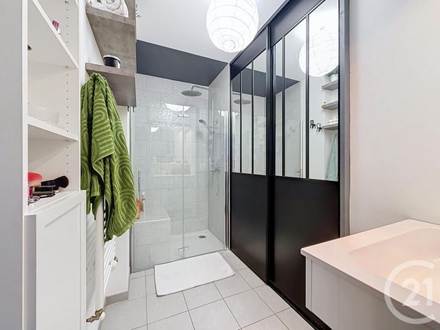 Appartement T2 à vendre - 2 pièces - 44.8 m2 - BORDEAUX - 33 - AQUITAINE - Century 21 Cabinet Rollin