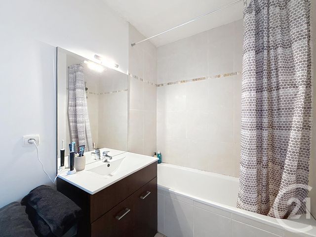 Appartement Studio à vendre - 1 pièce - 31.4 m2 - BORDEAUX - 33 - AQUITAINE - Century 21 Cabinet Rollin