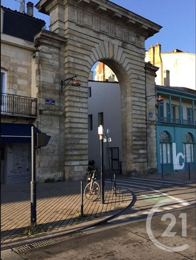 Appartement à louer - 3 pièces - 56.3 m2 - BORDEAUX - 33 - AQUITAINE - Century 21 Cabinet Rollin