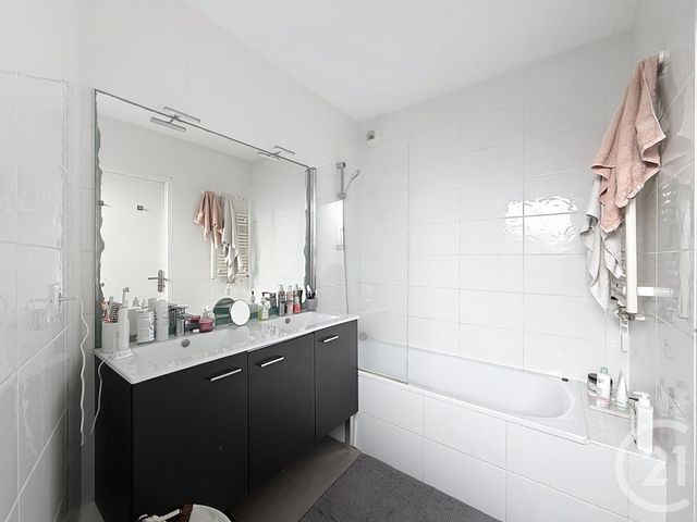 Appartement T3 à vendre - 3 pièces - 63.5 m2 - BORDEAUX - 33 - AQUITAINE - Century 21 Cabinet Rollin