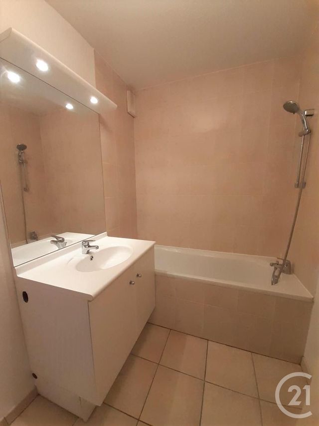 Appartement T2 à louer - 2 pièces - 38.87 m2 - BRUGES - 33 - AQUITAINE - Century 21 Cabinet Rollin