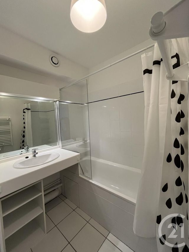 Appartement T2 à louer - 2 pièces - 38.81 m2 - BORDEAUX - 33 - AQUITAINE - Century 21 Cabinet Rollin