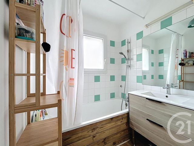 Appartement T3 à vendre - 3 pièces - 69.11 m2 - BORDEAUX - 33 - AQUITAINE - Century 21 Cabinet Rollin