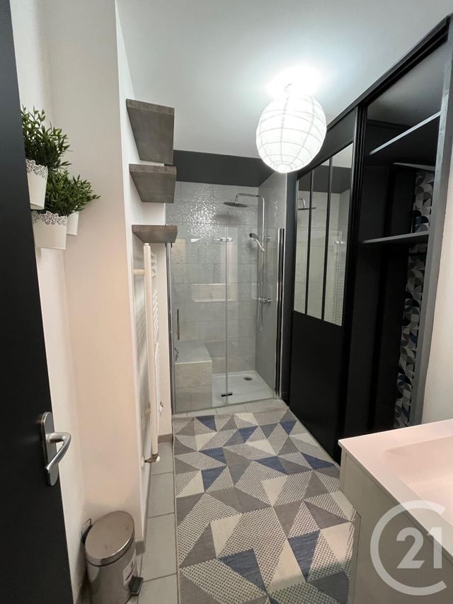 Appartement T2 à louer - 2 pièces - 44.11 m2 - BORDEAUX - 33 - AQUITAINE - Century 21 Cabinet Rollin