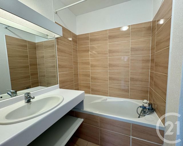 Appartement T2 à louer - 2 pièces - 54.2 m2 - BORDEAUX - 33 - AQUITAINE - Century 21 Cabinet Rollin