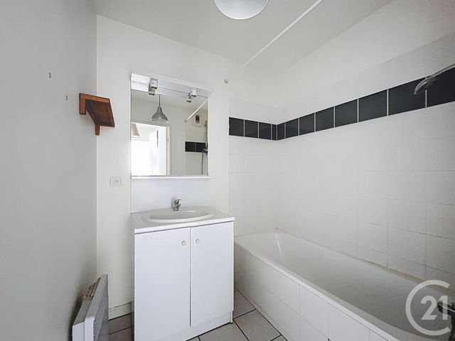 Appartement T3 à vendre - 3 pièces - 55.47 m2 - BORDEAUX - 33 - AQUITAINE - Century 21 Cabinet Rollin