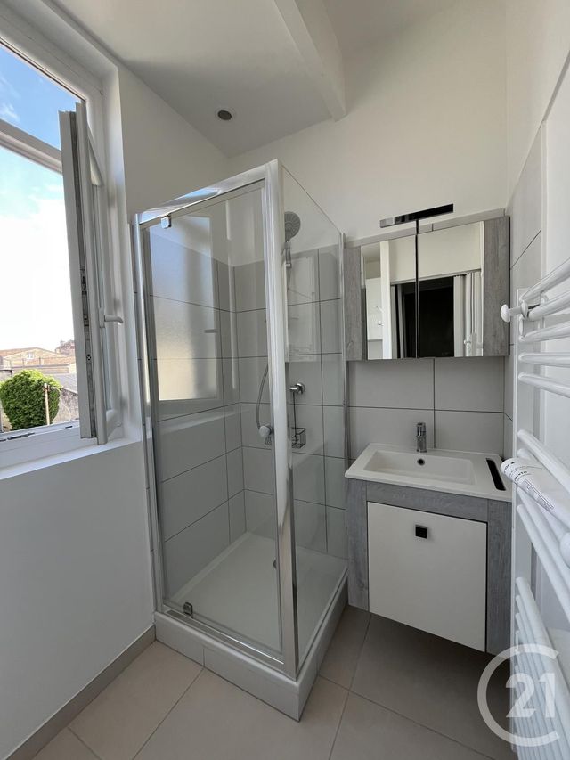 Appartement T2 à louer - 2 pièces - 34.08 m2 - BORDEAUX - 33 - AQUITAINE - Century 21 Cabinet Rollin
