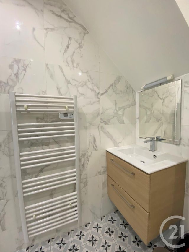 Appartement Studio à louer - 1 pièce - 24.65 m2 - BORDEAUX - 33 - AQUITAINE - Century 21 Cabinet Rollin