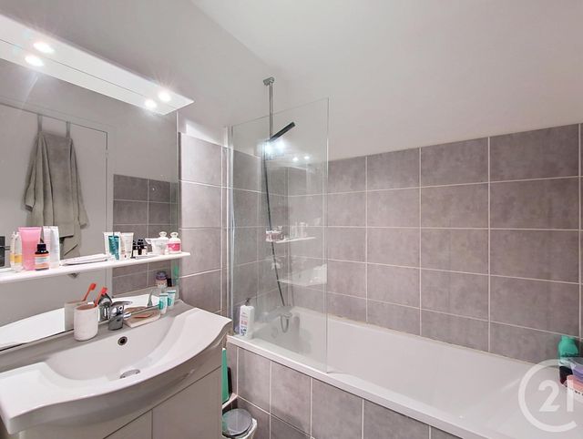 Appartement T3 à vendre - 3 pièces - 62.0 m2 - BORDEAUX - 33 - AQUITAINE - Century 21 Cabinet Rollin