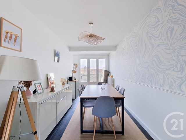 Appartement T3 à vendre - 3 pièces - 62.0 m2 - BORDEAUX - 33 - AQUITAINE - Century 21 Cabinet Rollin