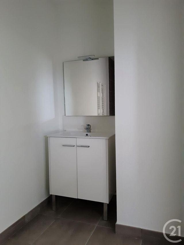 Appartement T2 à louer - 2 pièces - 43.6 m2 - BORDEAUX - 33 - AQUITAINE - Century 21 Cabinet Rollin