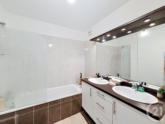 Appartement T4 à vendre - 4 pièces - 79.72 m2 - BORDEAUX - 33 - AQUITAINE - Century 21 Cabinet Rollin