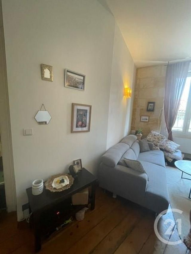 Appartement à louer - 3 pièces - 49.43 m2 - BORDEAUX - 33 - AQUITAINE - Century 21 Cabinet Rollin