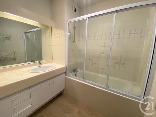 Appartement T2 à louer - 2 pièces - 51.63 m2 - BORDEAUX - 33 - AQUITAINE - Century 21 Cabinet Rollin