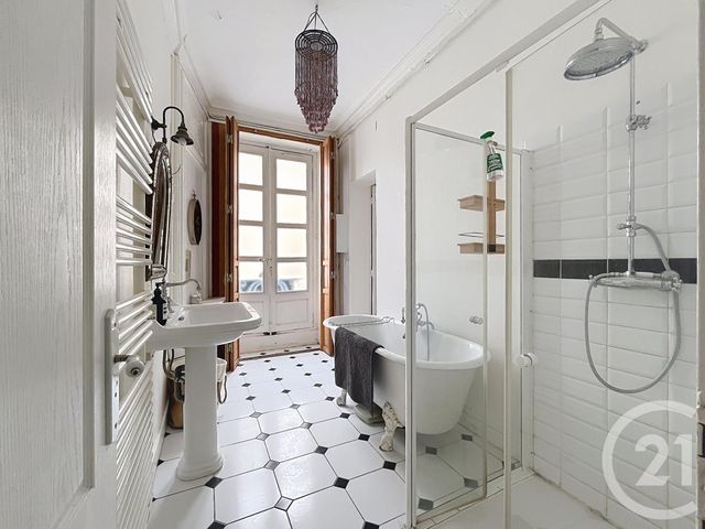 Appartement T3 à louer - 3 pièces - 89.13 m2 - BORDEAUX - 33 - AQUITAINE - Century 21 Cabinet Rollin