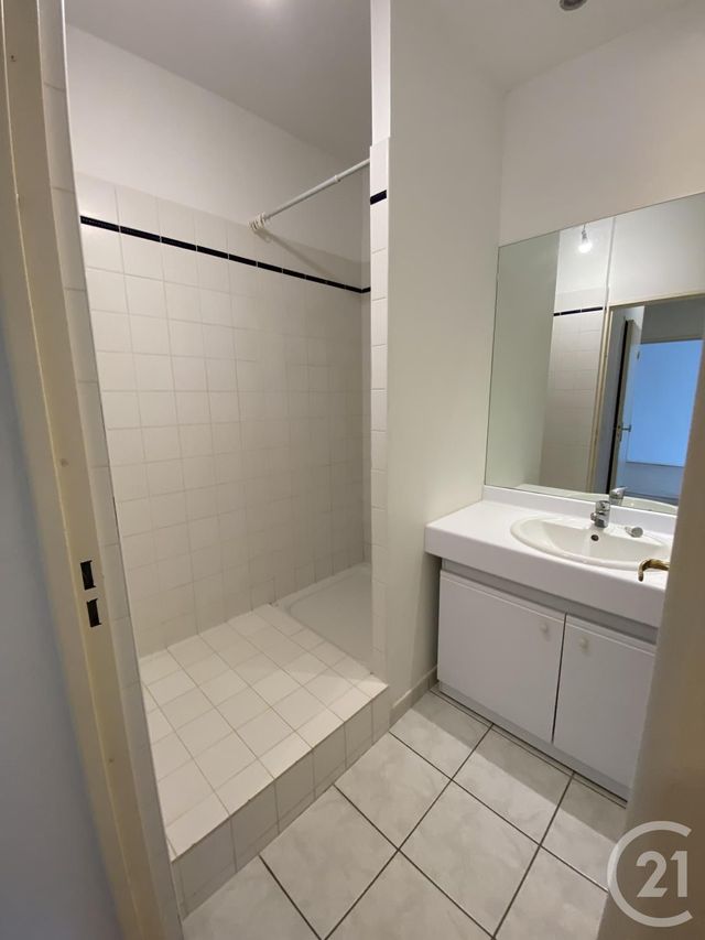 Appartement T2 à louer - 2 pièces - 47.15 m2 - BORDEAUX - 33 - AQUITAINE - Century 21 Cabinet Rollin