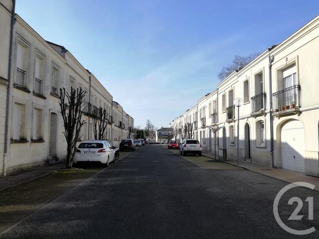 Appartement T2 à louer - 2 pièces - 47.15 m2 - BORDEAUX - 33 - AQUITAINE - Century 21 Cabinet Rollin