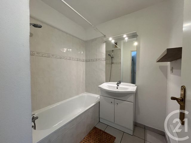 Appartement T2 à louer - 2 pièces - 41.76 m2 - BORDEAUX - 33 - AQUITAINE - Century 21 Cabinet Rollin
