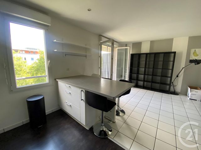 Appartement T3 à louer - 3 pièces - 61.76 m2 - BORDEAUX - 33 - AQUITAINE - Century 21 Cabinet Rollin