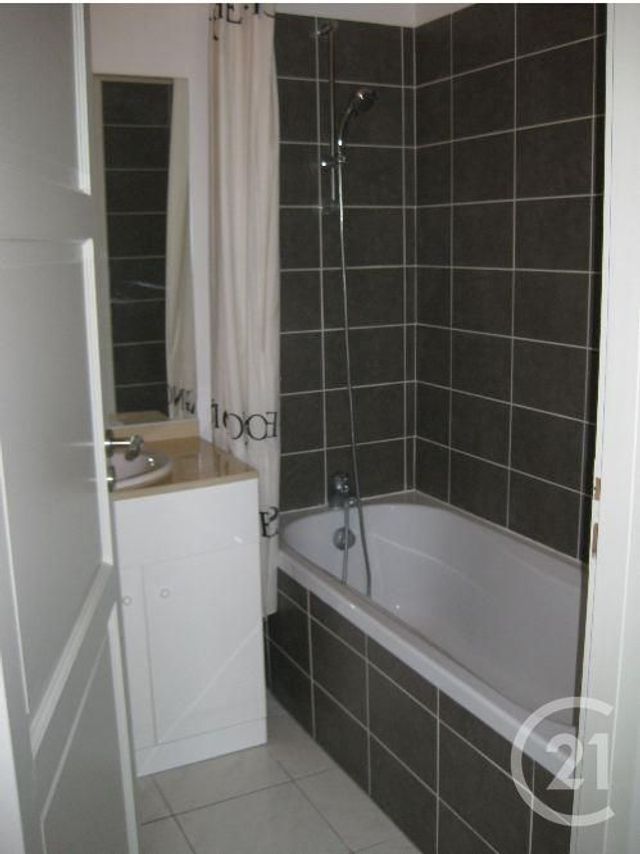 Appartement T2 à louer - 2 pièces - 41.72 m2 - BORDEAUX - 33 - AQUITAINE - Century 21 Cabinet Rollin