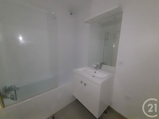 Appartement T3 à louer - 3 pièces - 62.96 m2 - BRUGES - 33 - AQUITAINE - Century 21 Cabinet Rollin