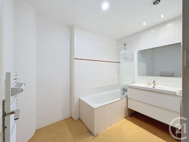 Appartement T3 à louer - 3 pièces - 74.82 m2 - BORDEAUX - 33 - AQUITAINE - Century 21 Cabinet Rollin